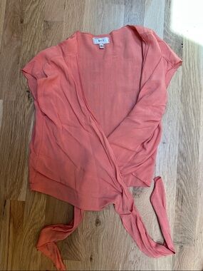 NYTT Coral Wrap Short-Sleeve Tie-Front Top